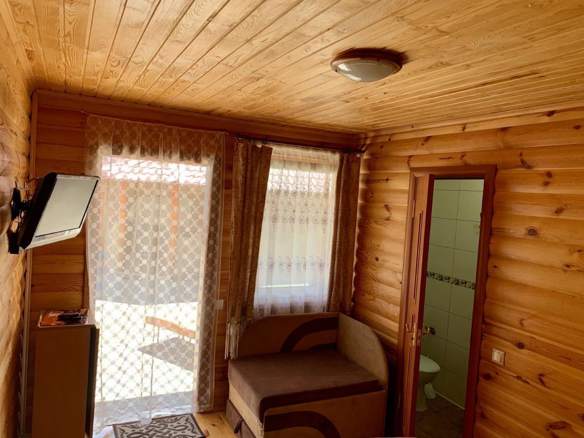 Комфортабельный Коттедж Bed & Breakfast Svityaz' Exterior photo