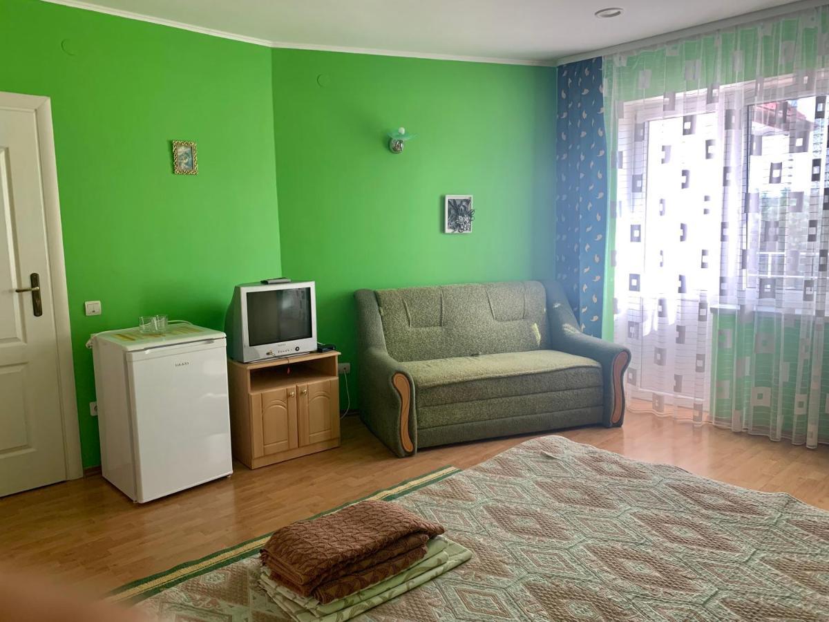 Комфортабельный Коттедж Bed & Breakfast Svityaz' Exterior photo